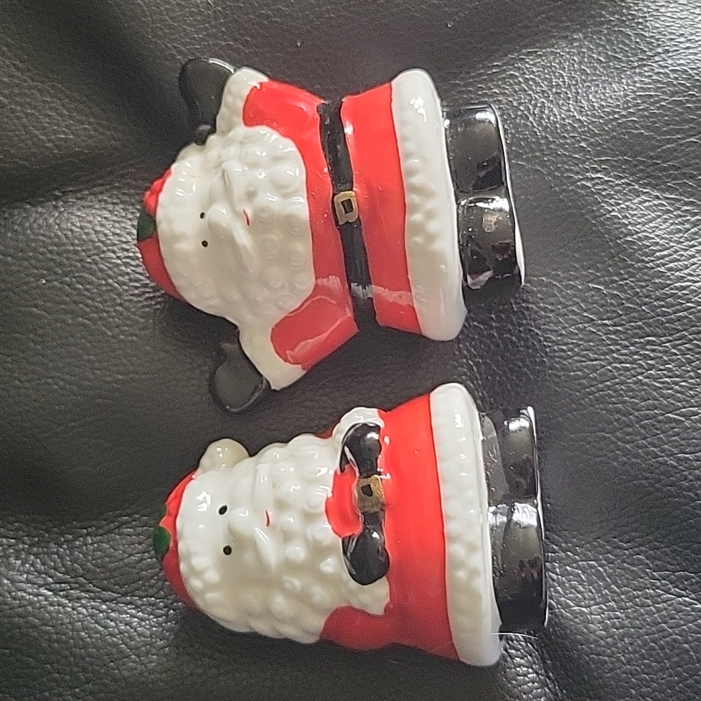 💜4/$20💜 Santa Salt and Pepper Shakers